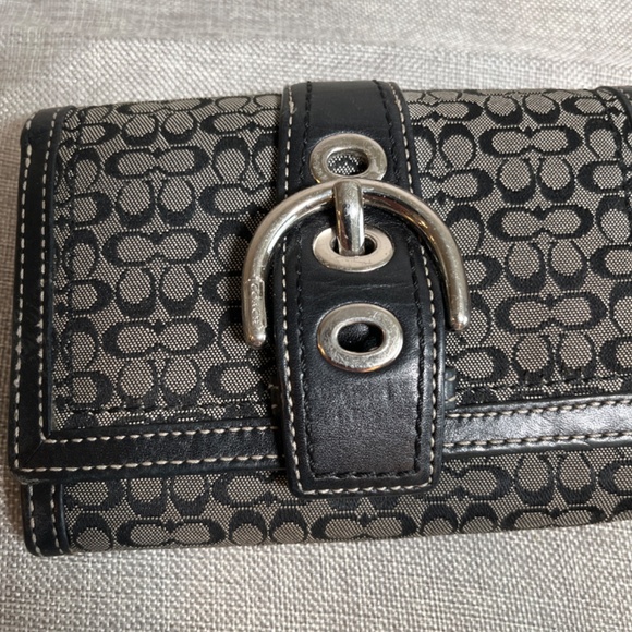 Coach trifold wallet - Picture 2 of 4